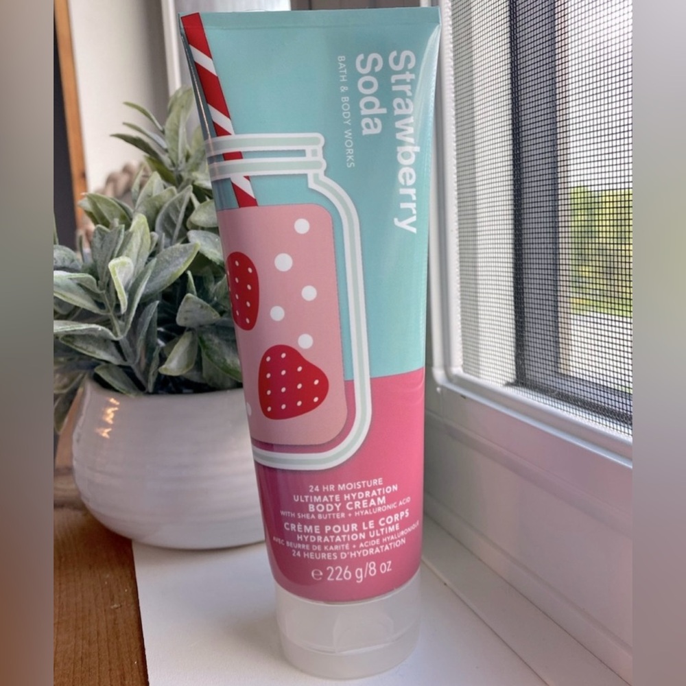 Bath and Body works strawberry soda